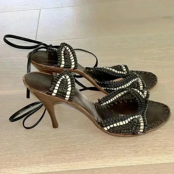 Bottega Veneta brown woven Lace Up sandal Heels sz 38
READ DESCRIPTION - Picture 1 of 10